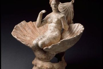 Statue d'Aphrodite dans un coquillage